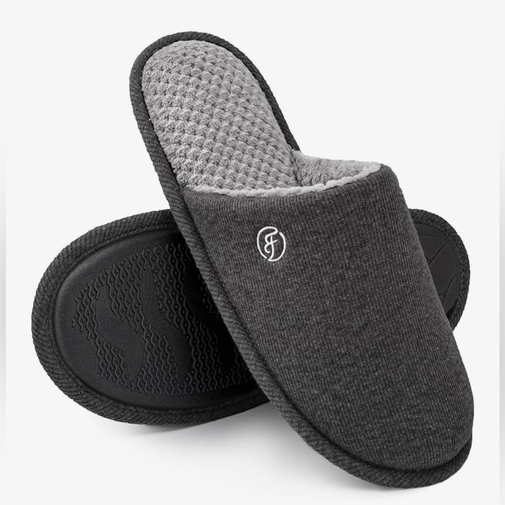 NWT - EverFoams Lead Gray Men's Slippers Memory Foam Anti-Skid Sole - Size 9/10